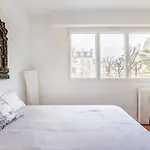 Private Bedroom 2 Near Eiffel Tower, Saint Germain