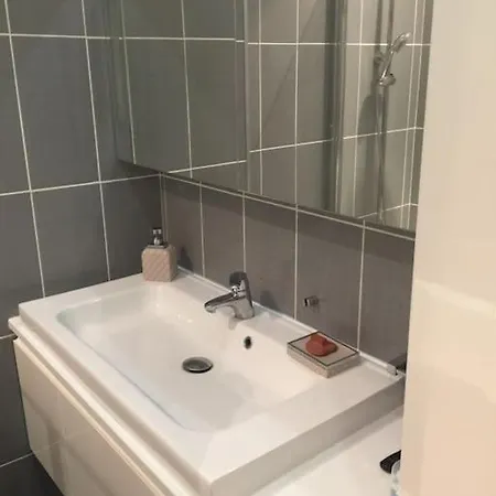 Bed & Breakfast Private Bedroom 2 Near Eiffel Tower, Saint Germain Paris
