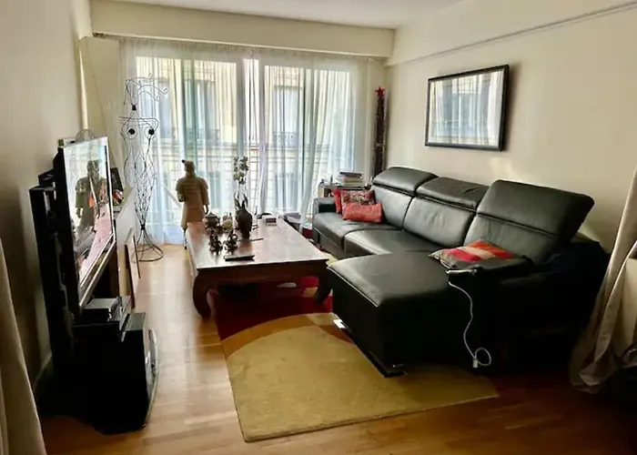 Private Bedroom 2 Near Eiffel Tower, Saint Germain *