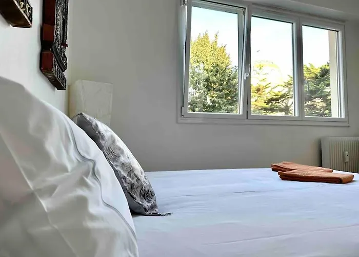 Bed and Breakfast Private Bedroom 2 Near Eiffel Tower, Saint Germain Παρίσι