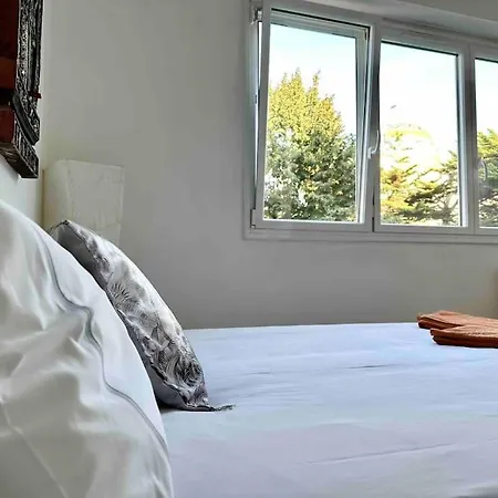 Bed & Breakfast Private Bedroom 2 Near Eiffel Tower, Saint Germain Parijs
